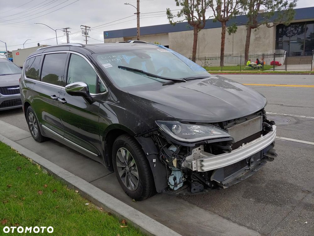 Chrysler Pacifica - 17