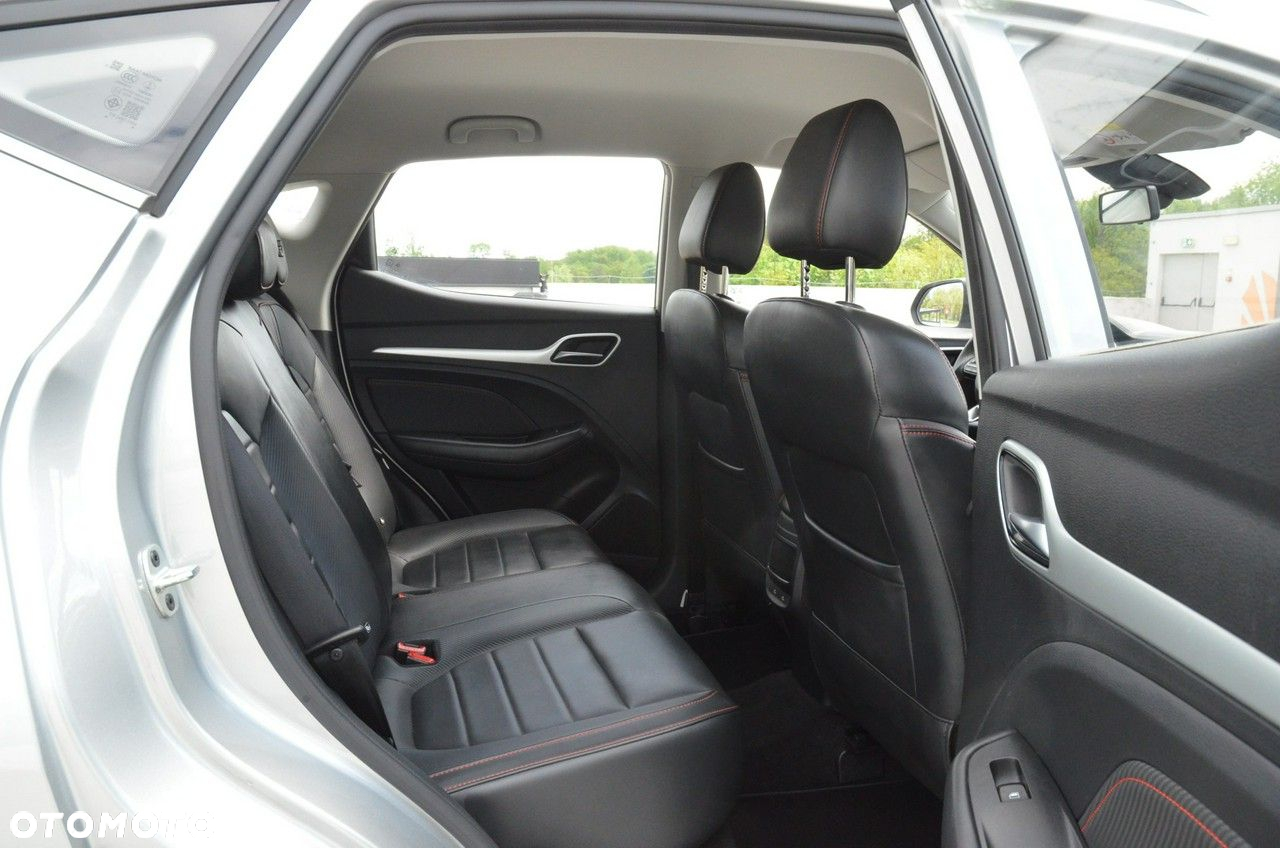 MG ZS - 32