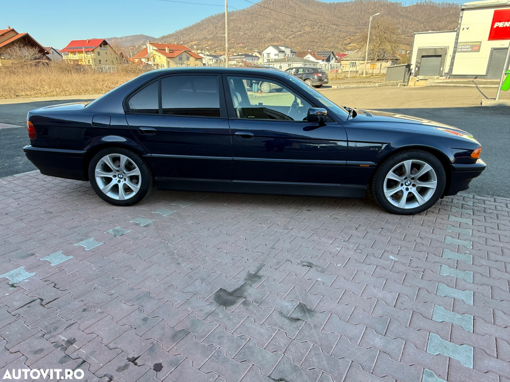 BMW Seria 7 728iA - 7