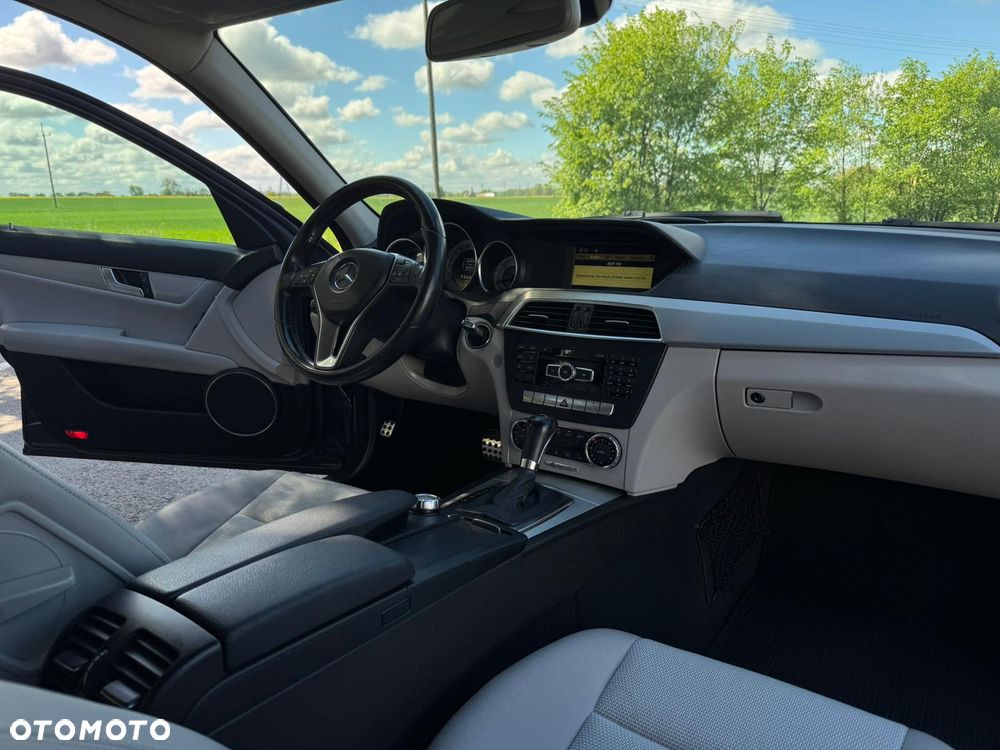 Mercedes-Benz Klasa C 350 CDI DPF 4Matic 7G-TRONIC BlueEFFICIENCY Avantgarde - 14