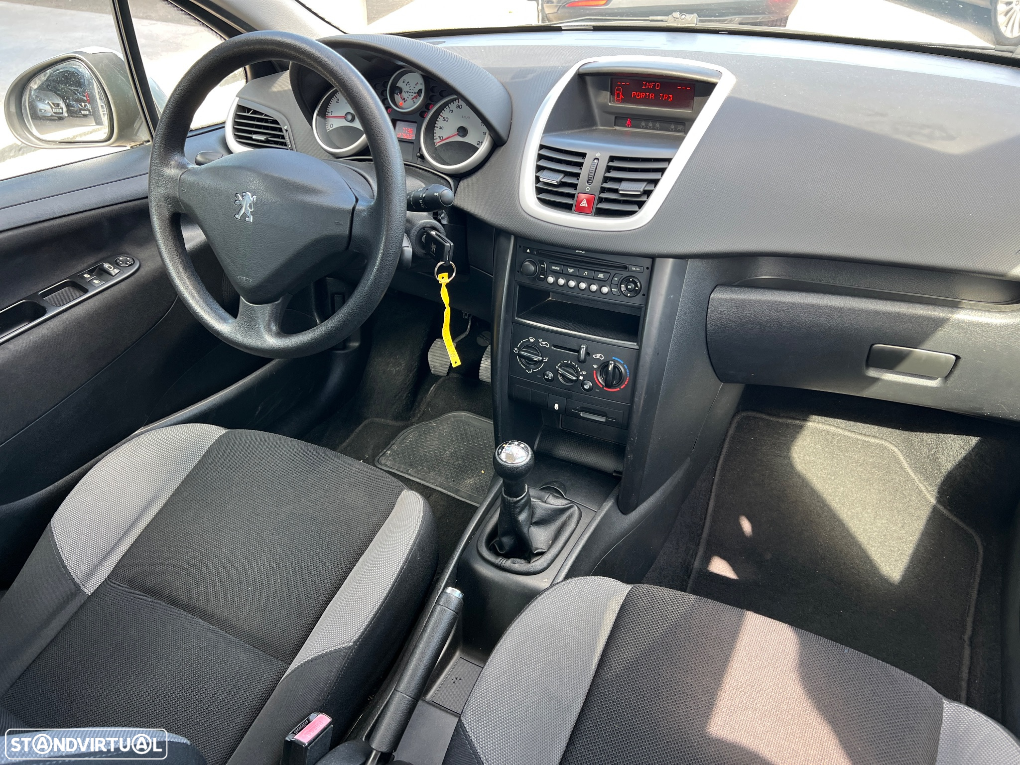 Peugeot 207 1.4 16V Open - 34