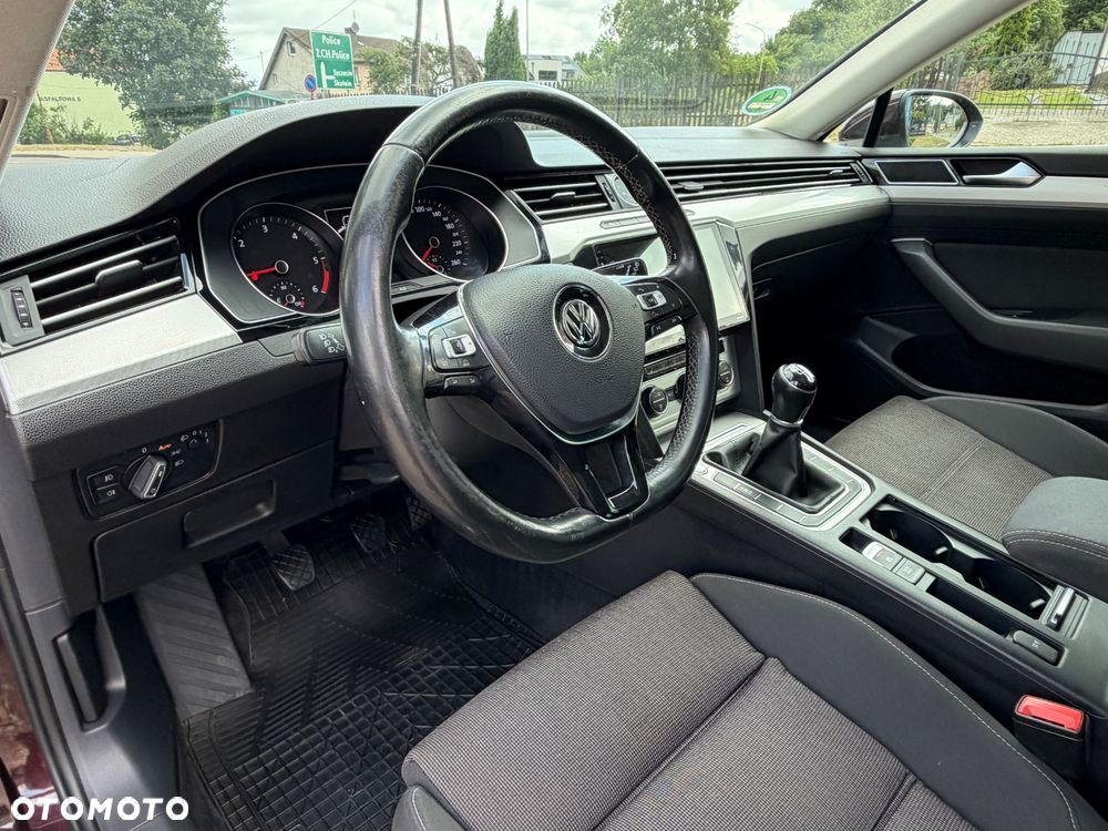 Volkswagen Passat - 17