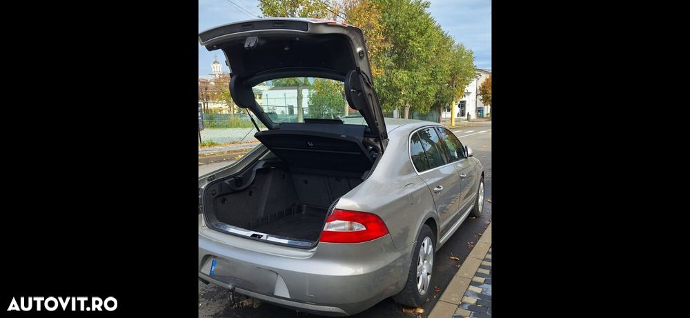 Skoda Superb 2.0 TDI Elegance DSG - 8