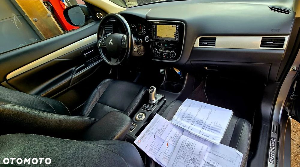 Mitsubishi Outlander PHEV Instyle NAVI + - 32