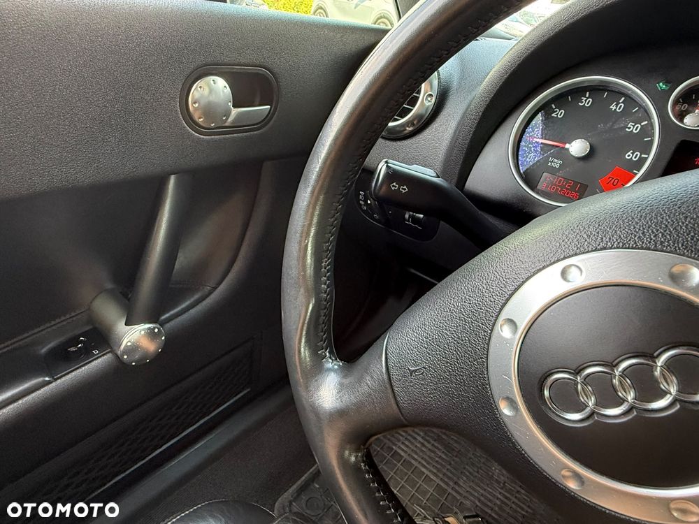 Audi TT Coupé 1.8T Quattro - 16
