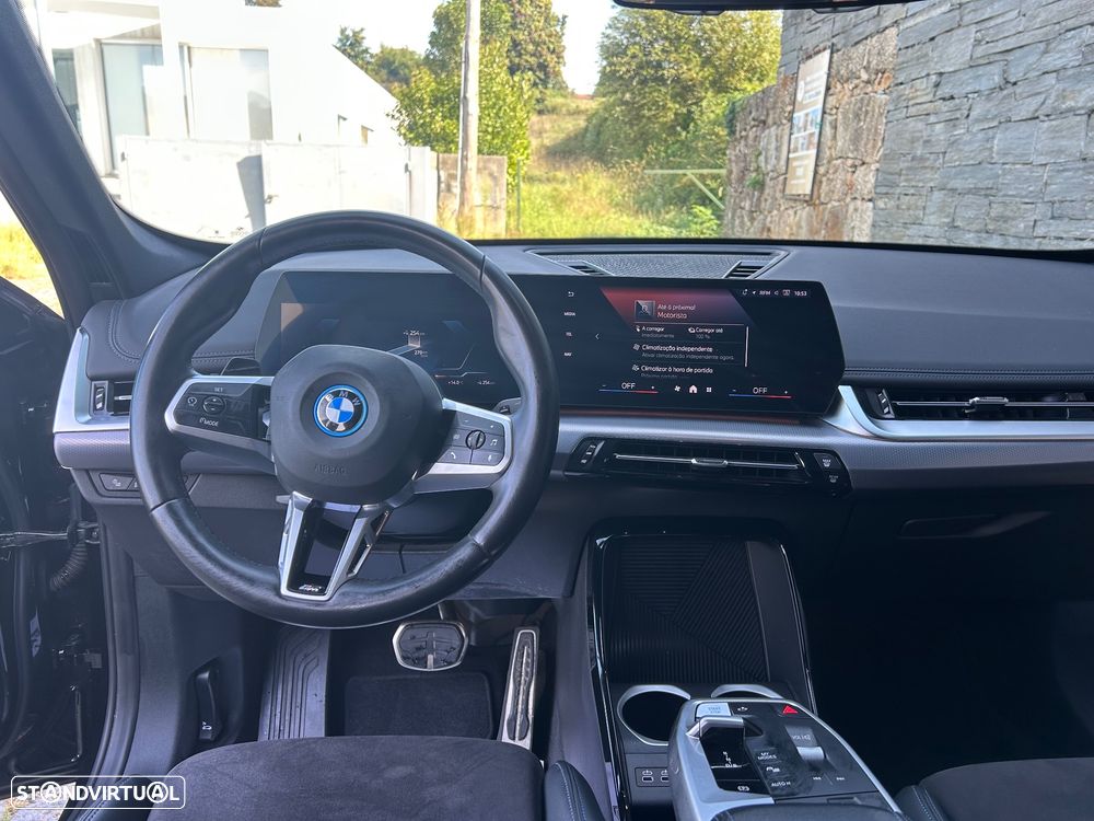 BMW iX1 - 12