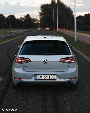 Volkswagen Golf - 6