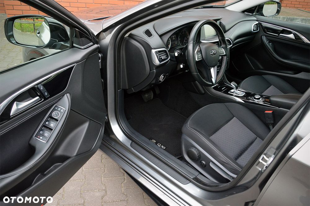 Infiniti Q30 2.2d DCT AWD City Black Edition - 5