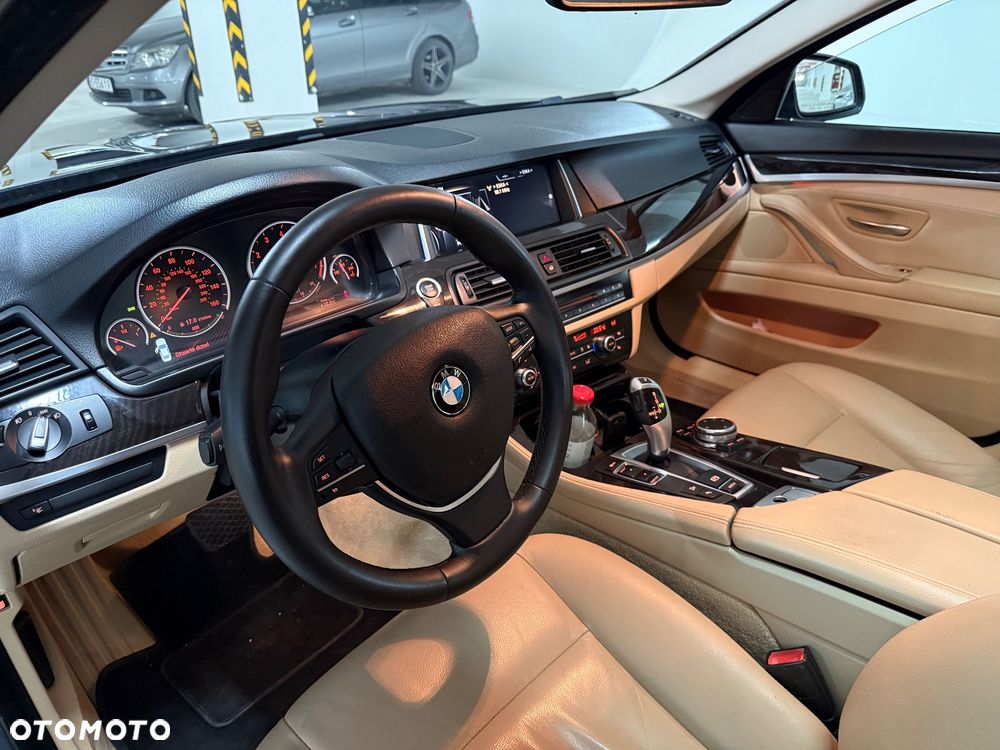 BMW Seria 5 528i xDrive - 8