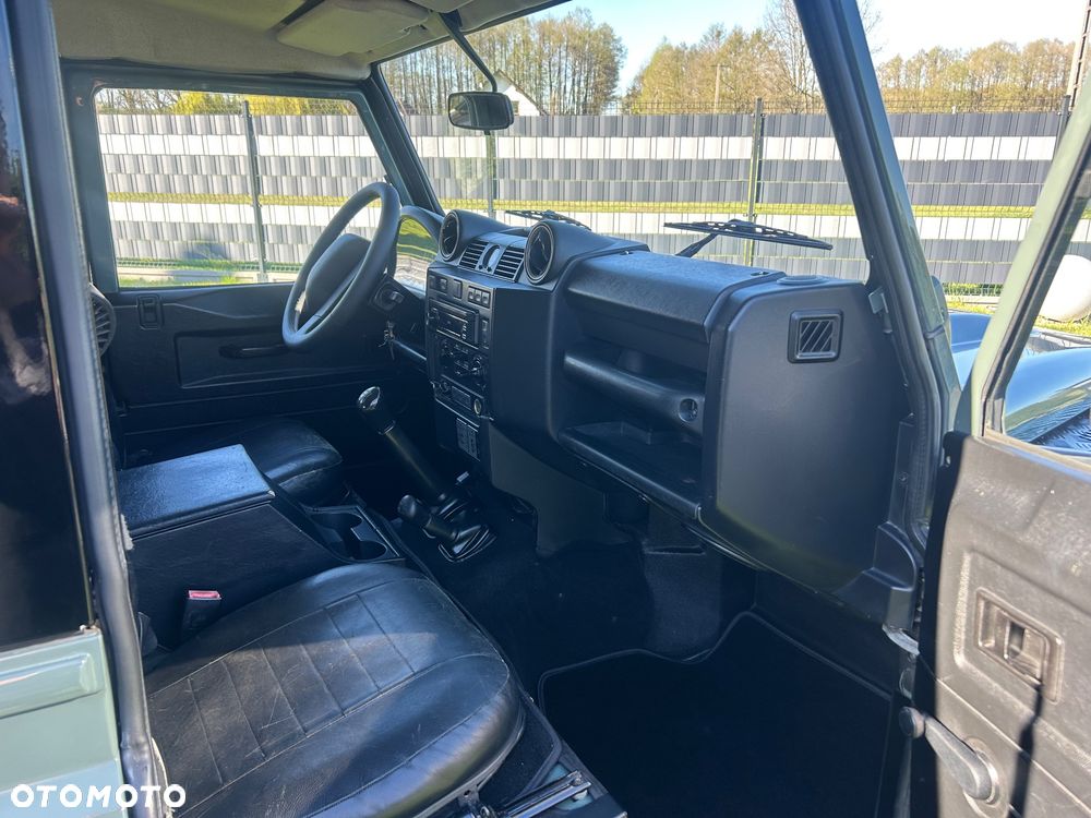 Land Rover Defender - 10