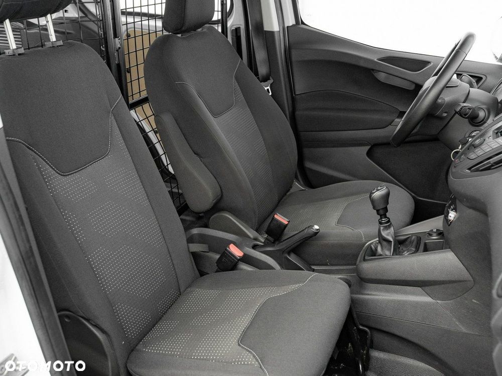Ford Transit Courier - 24