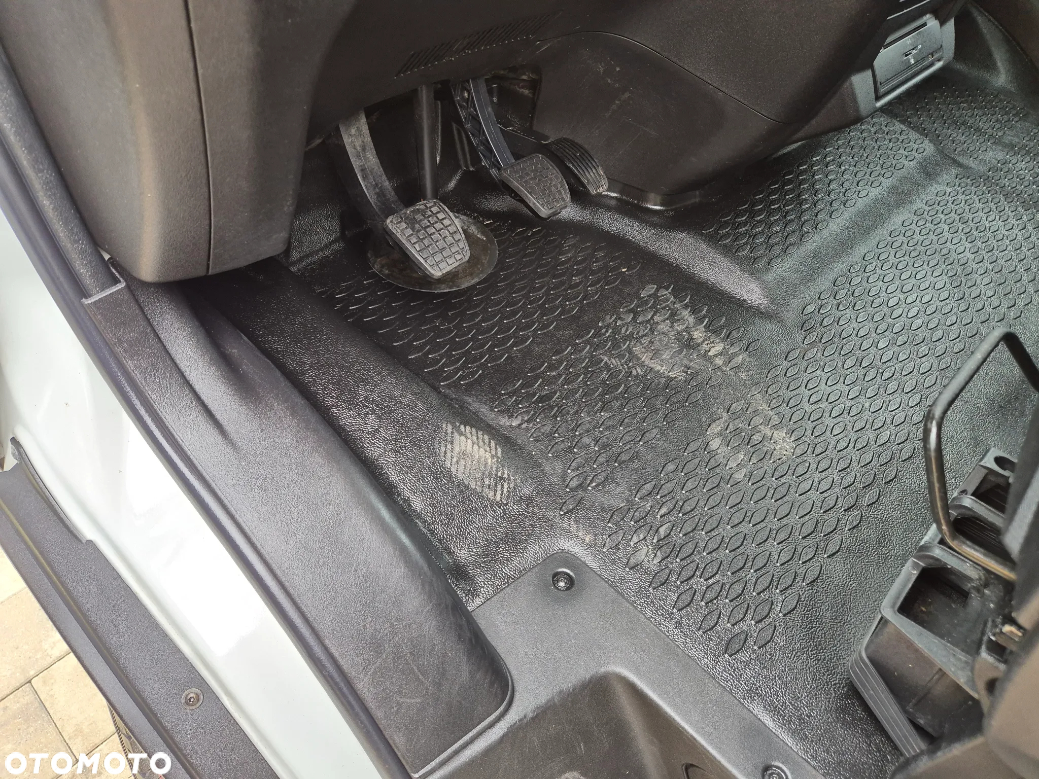 Iveco DAILY 40C15 L3H2 KLIMA BLIZNIAK TEMPOMAT BLOKADA MOSTU NAVI - 25