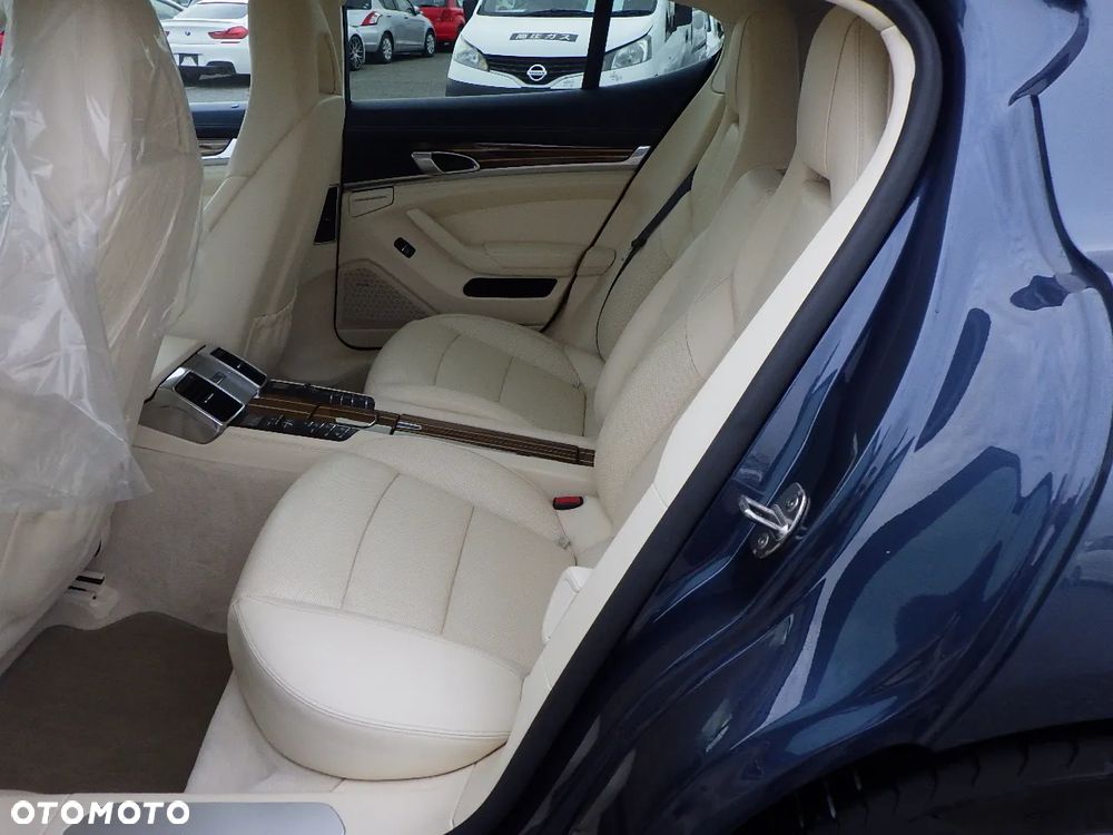 Porsche Panamera GTS PDK - 23