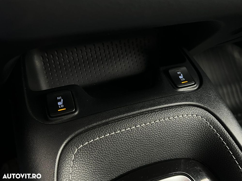 Toyota Corolla 1.8 HSD Dynamic Bi-tone - 24