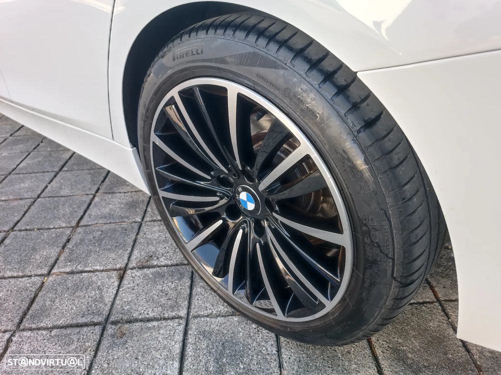 BMW 318 d Sport Line - 11