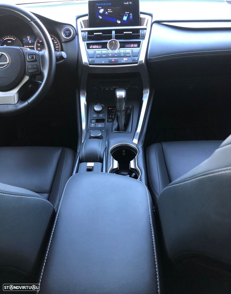 Lexus NX 300h Executive Plus - 37