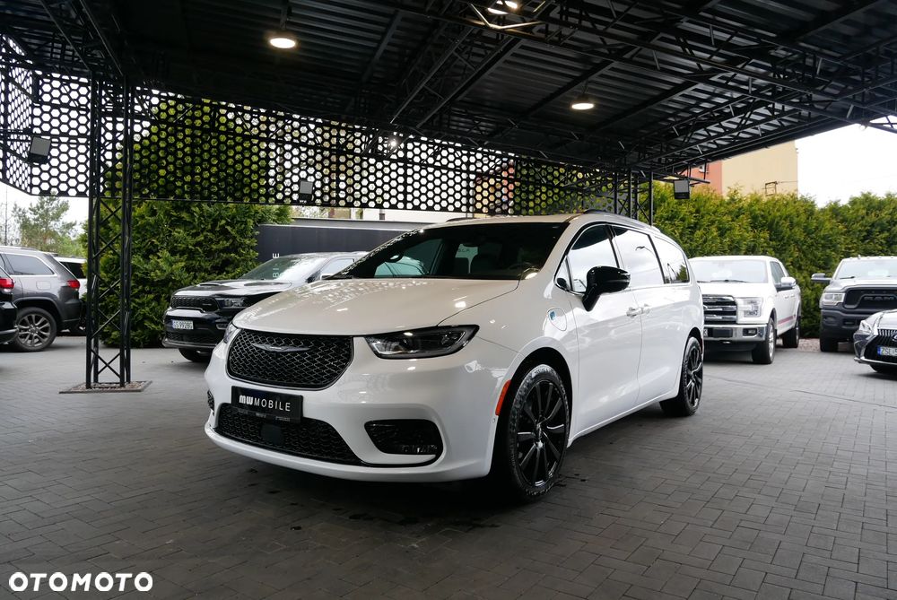 Chrysler Pacifica - 1