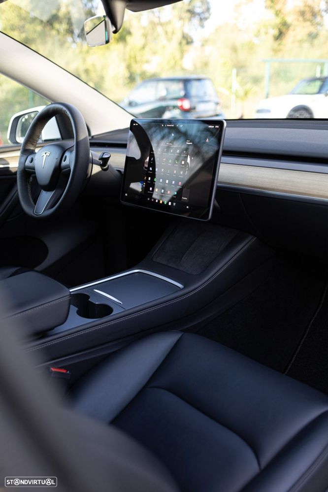 Tesla Model Y Standard RWD - 25