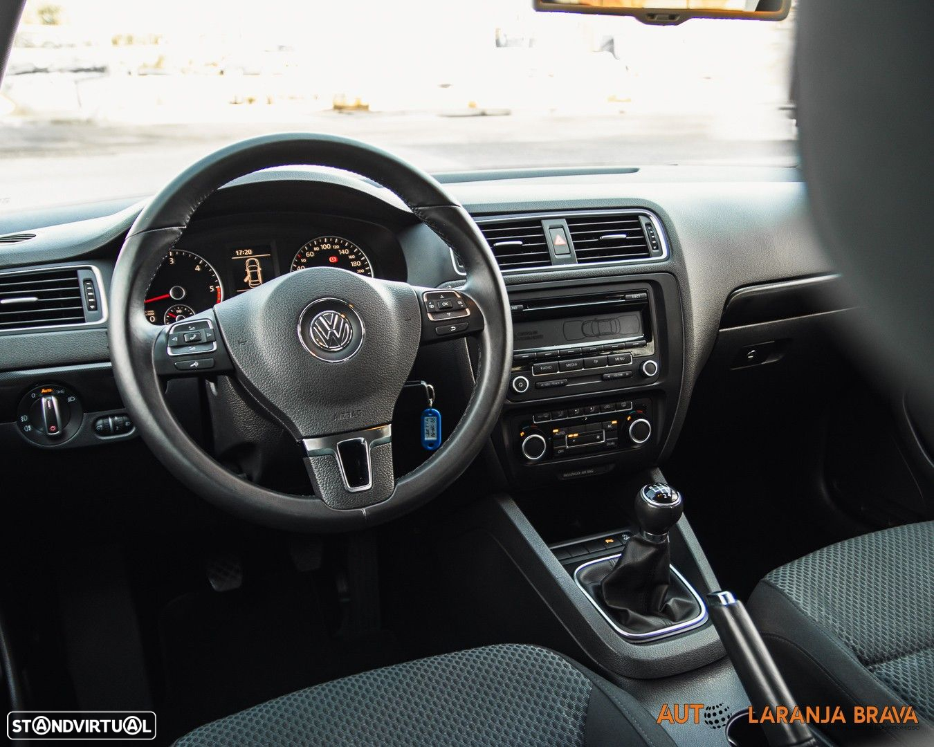 VW Jetta 1.6 TDi Confortline - 19