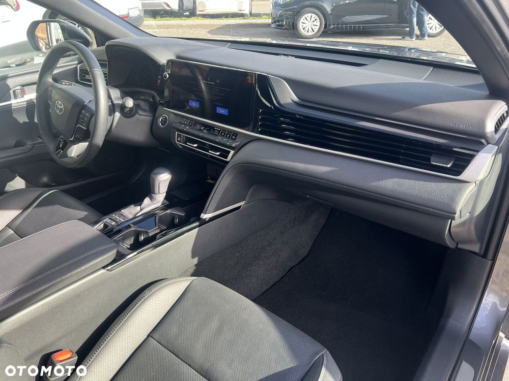 Toyota Camry - 18