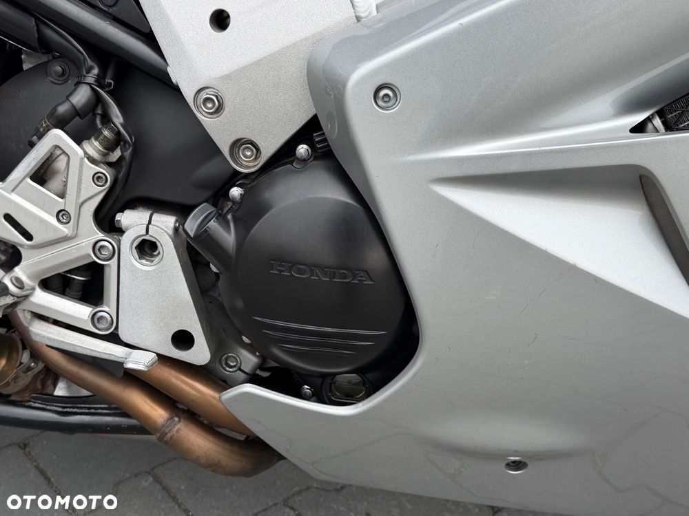 Honda VFR - 16