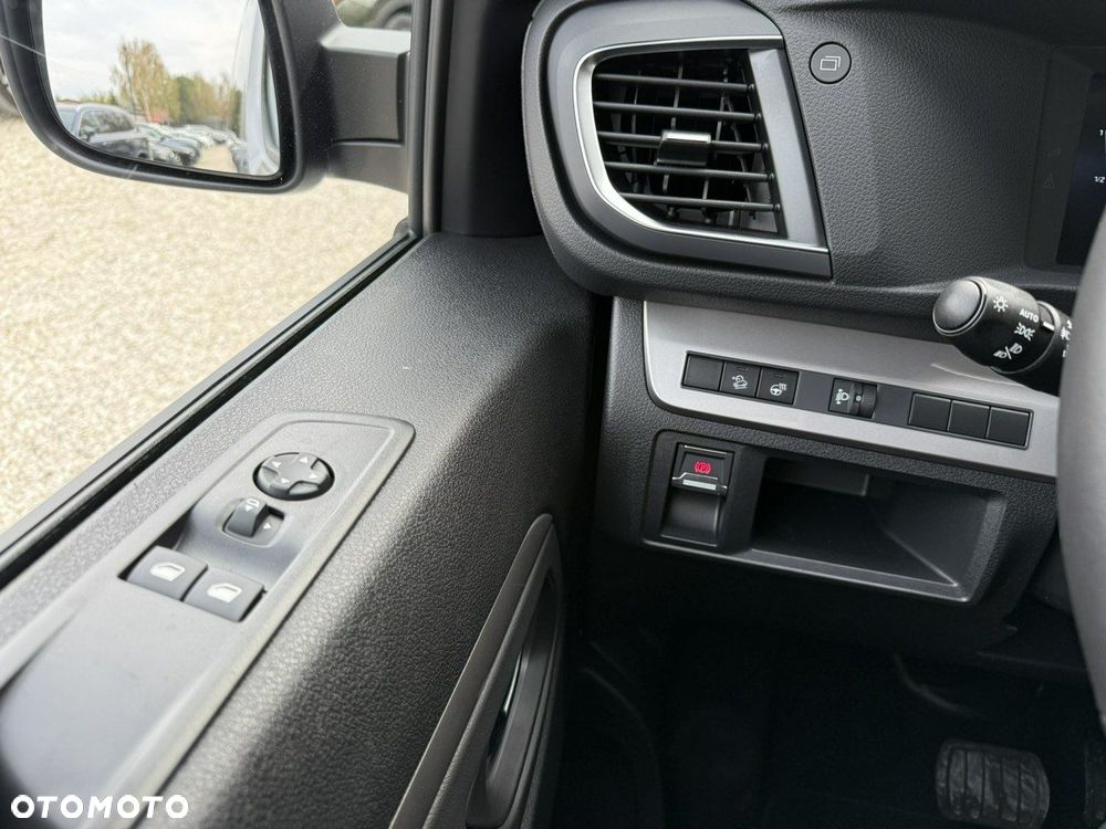 Peugeot Traveller - 14