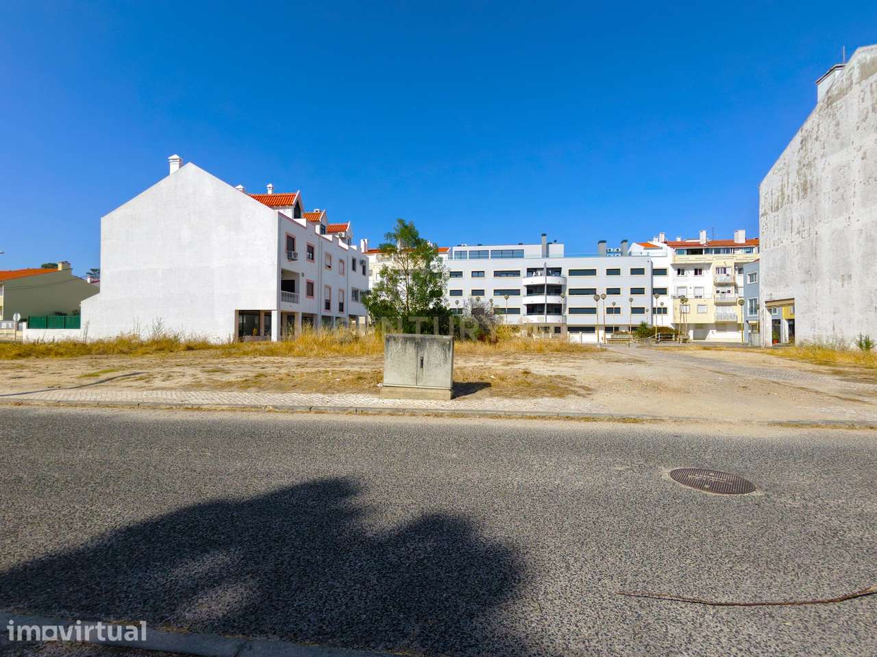 Terreno Urbano para Construção de Moradia T4 com Loja - Sobreda, Almad - Grande imagem: 5/23