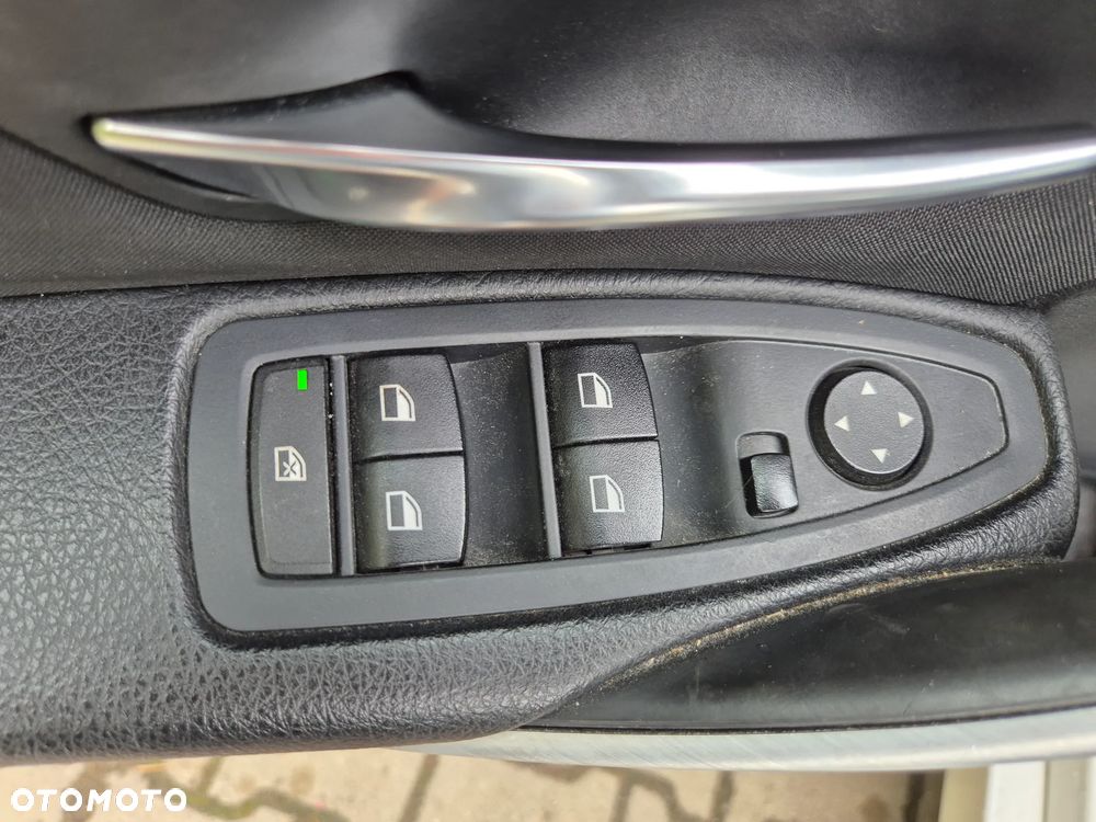 BMW Seria 3 335i xDrive Sport Line - 27