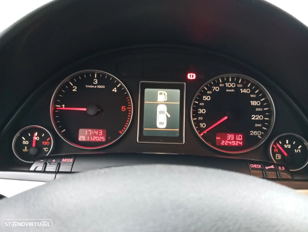 Audi A4 Avant 2.0 TDI S-line - 26