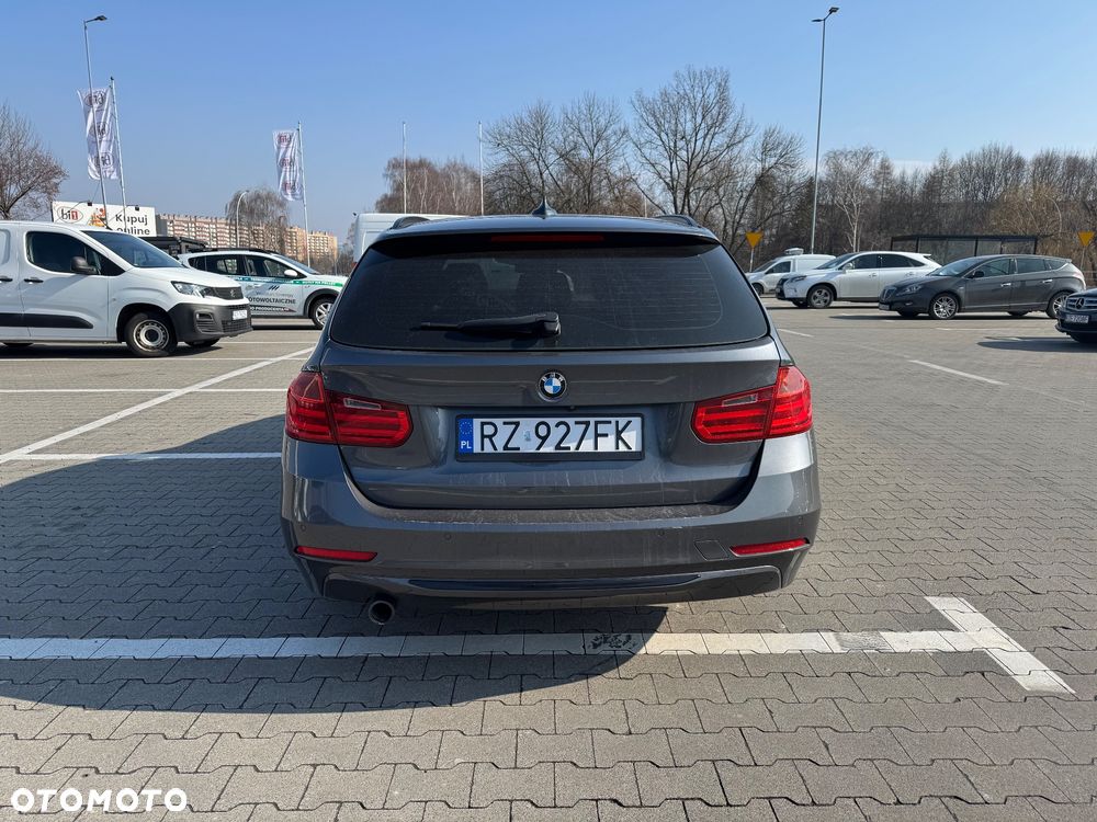 BMW Seria 3 320d xDrive - 12