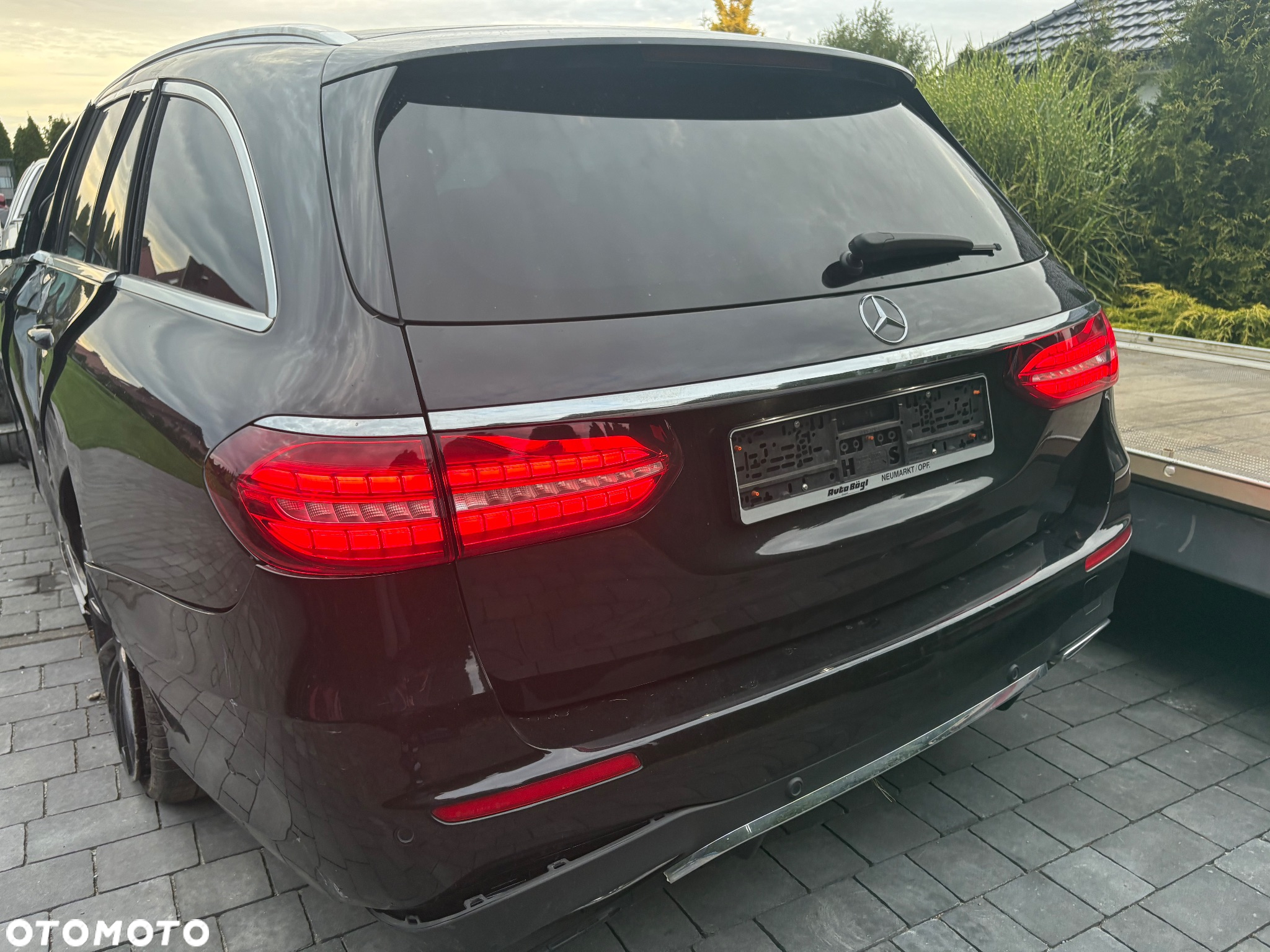 Mercedes-Benz Klasa E 400 d 4Matic T 9G-TRONIC Avantgarde - 27