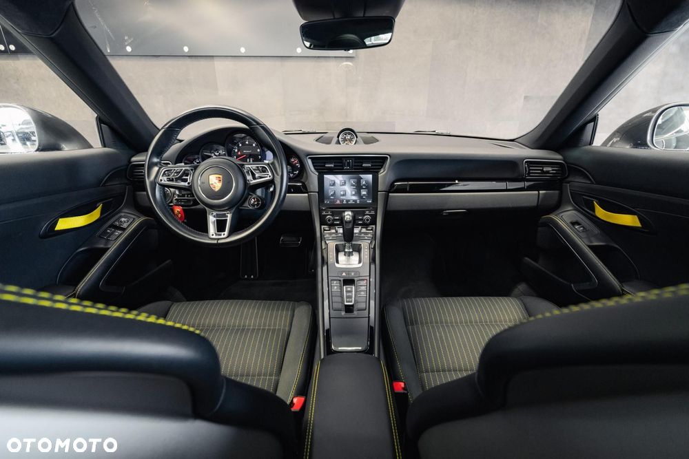 Porsche 911 Carrera T PDK - 11