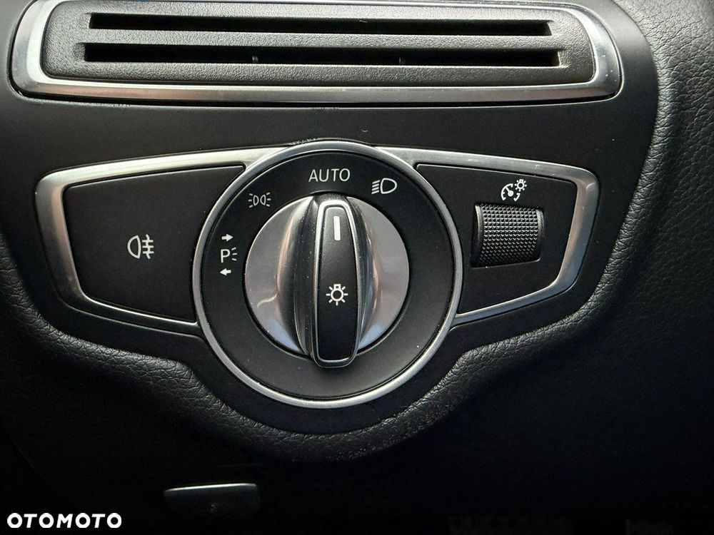 Mercedes-Benz Klasa C 200 4Matic 9G-TRONIC - 17
