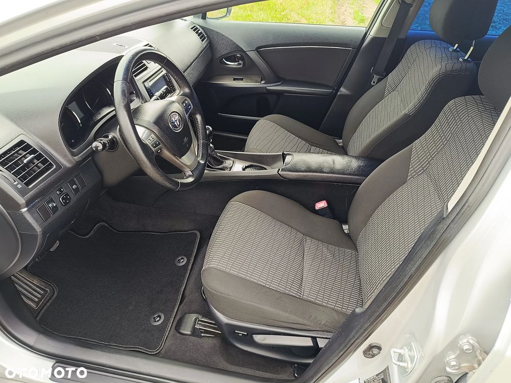 Toyota Avensis - 15