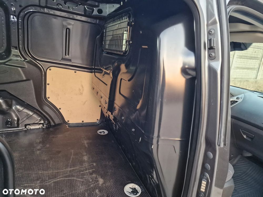 Ford Transit Courier - 20