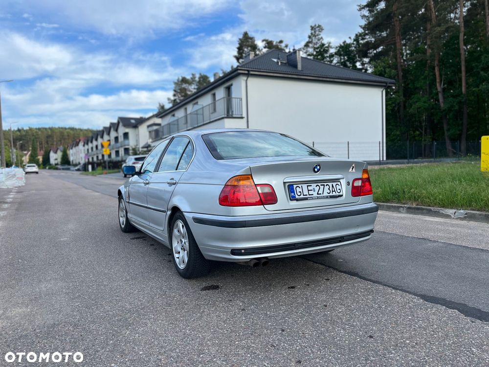 BMW Seria 3 320i - 5