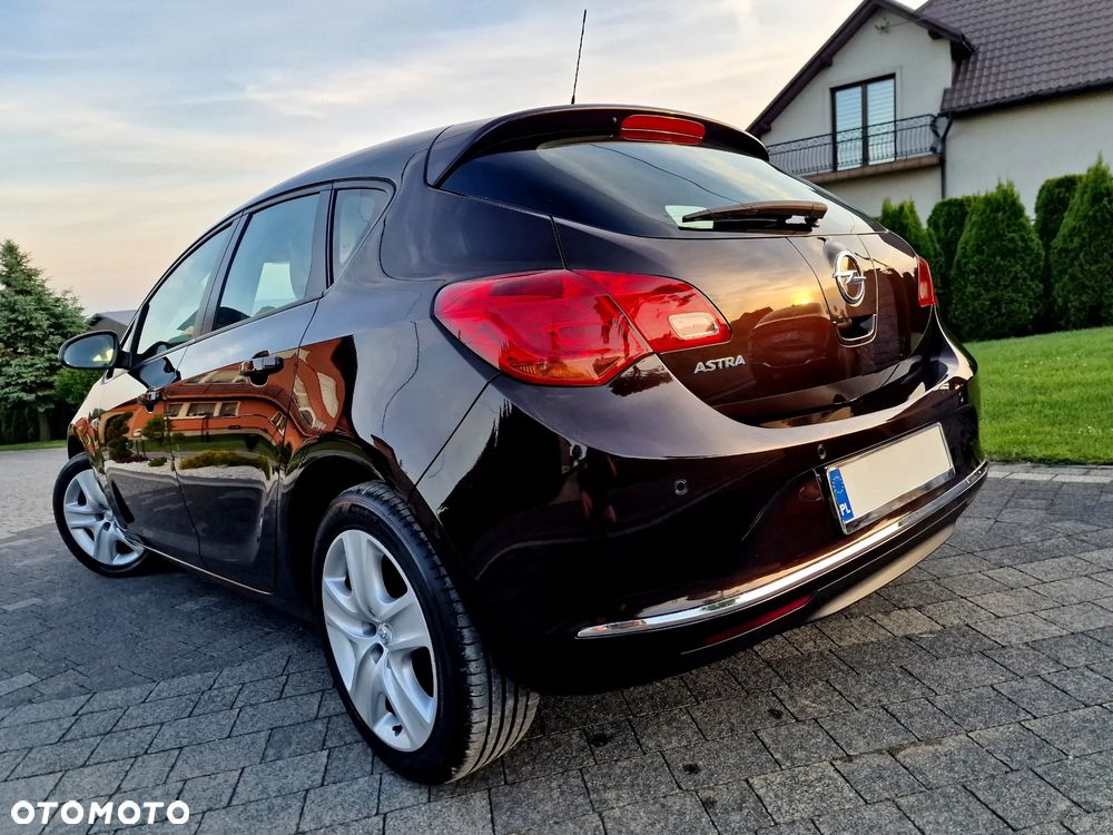 Opel Astra 1.4 T Enjoy S&S - 10