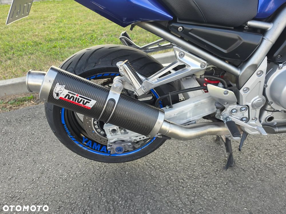 Yamaha FZS - 16