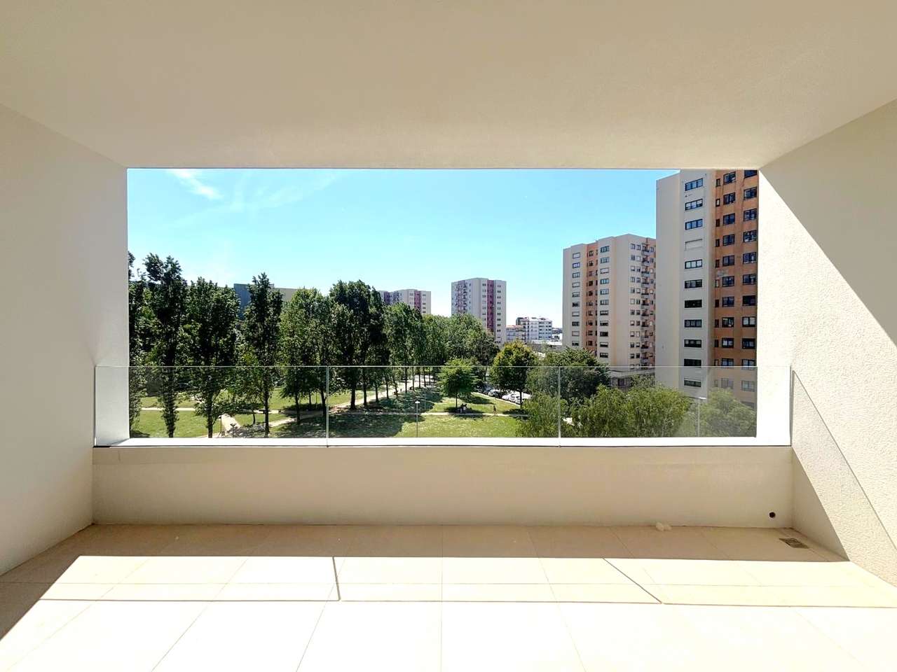 T2 NOVO no 6.º Andar c/ Varanda Sul/Poente, Garagem e Arrumo em Ramald - Grande imagem: 2/16