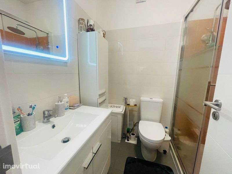 Apartamento T2 Remodelado com Elevador – Casal de São Brás, Amadora - Grande imagem: 5/12