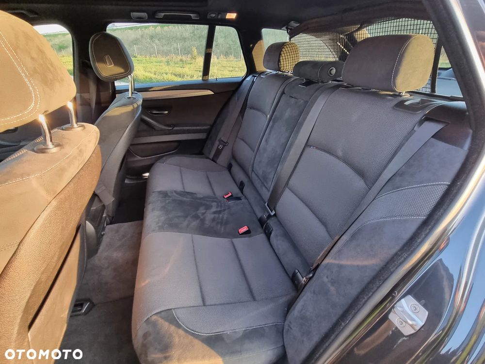BMW Seria 5 530d xDrive - 14