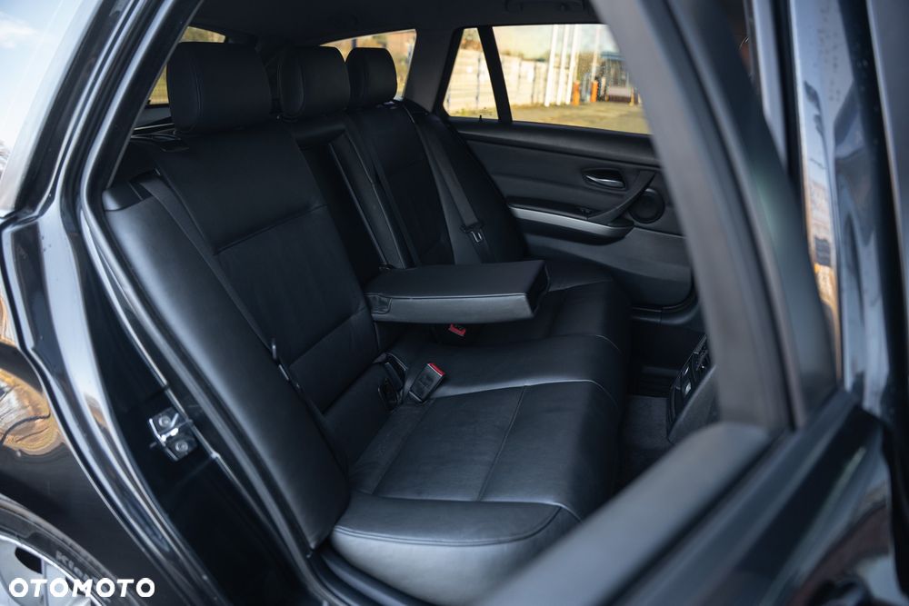 BMW Seria 3 320d DPF Edition Exclusive - 37