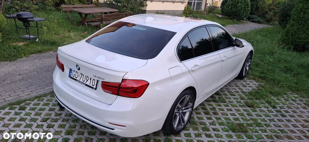 BMW Seria 3 330i Sport Line - 17