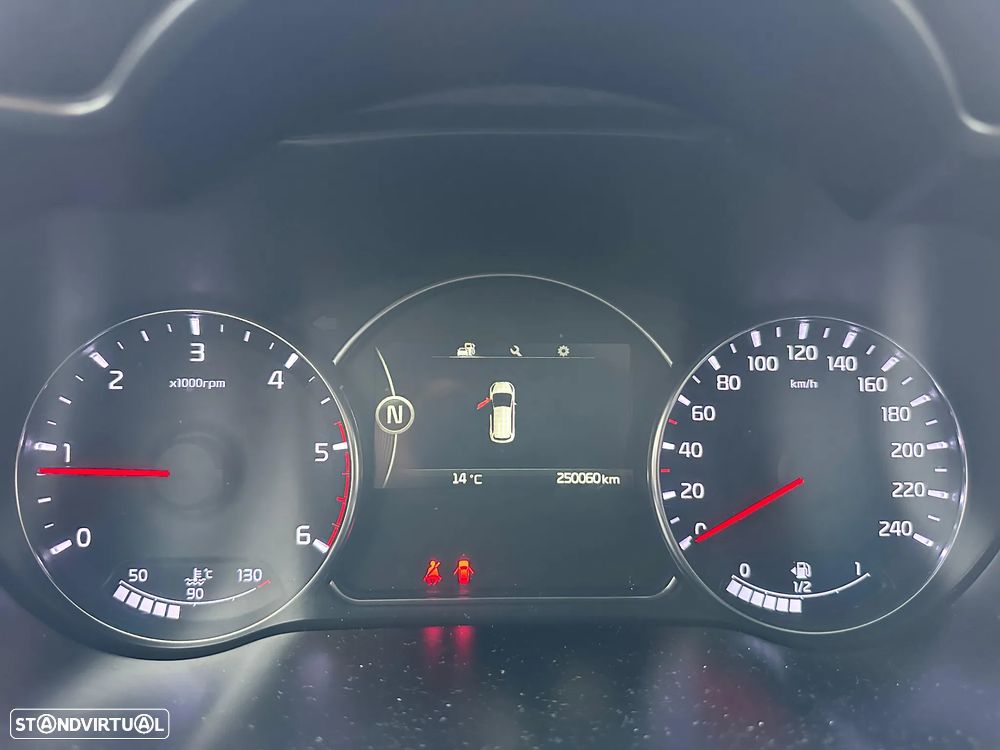 Kia Carens 1.7 CRDi ISG TX Aut. - 21