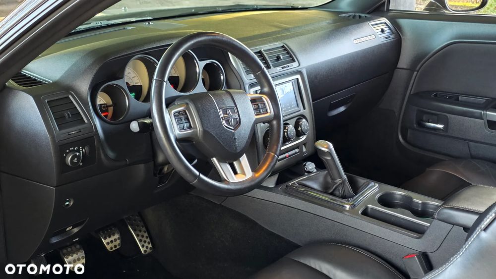 Dodge Challenger - 27