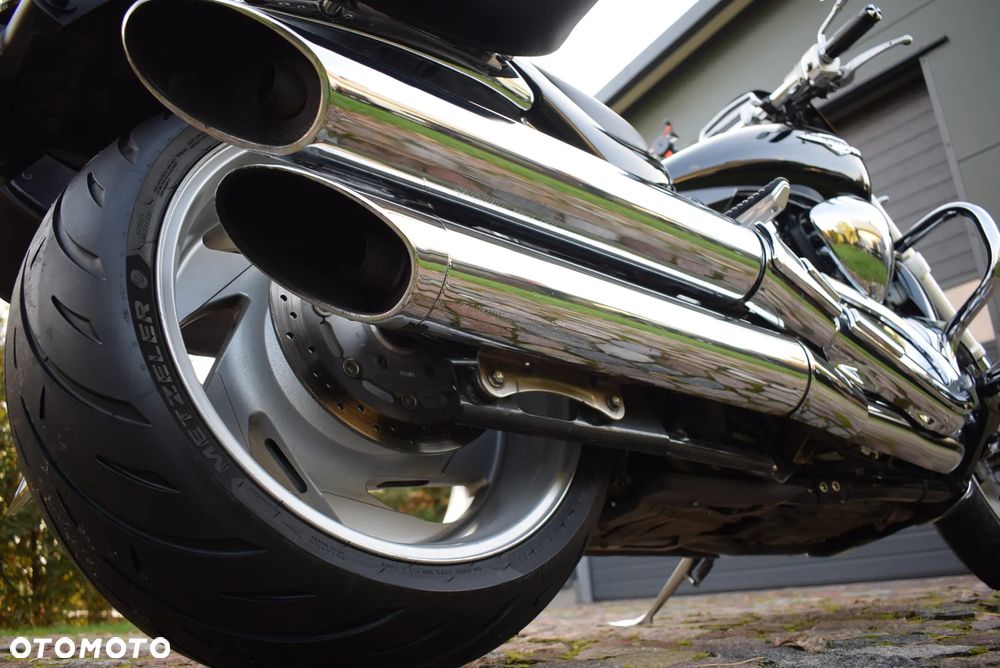 Suzuki Intruder - 22