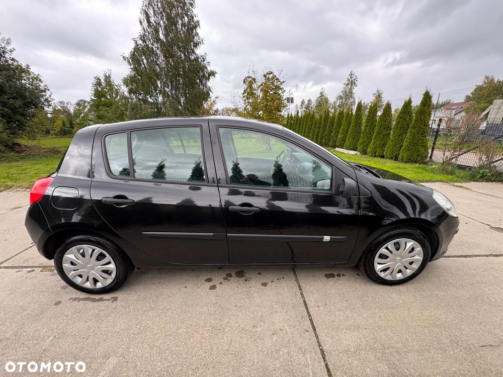Renault Clio 1.2 16V Authentique - 15