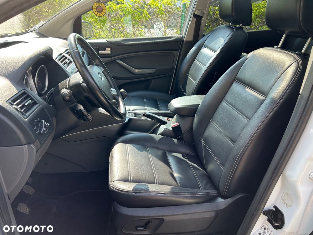 Ford Kuga 2.0 TDCi 2x4 Titanium - 16