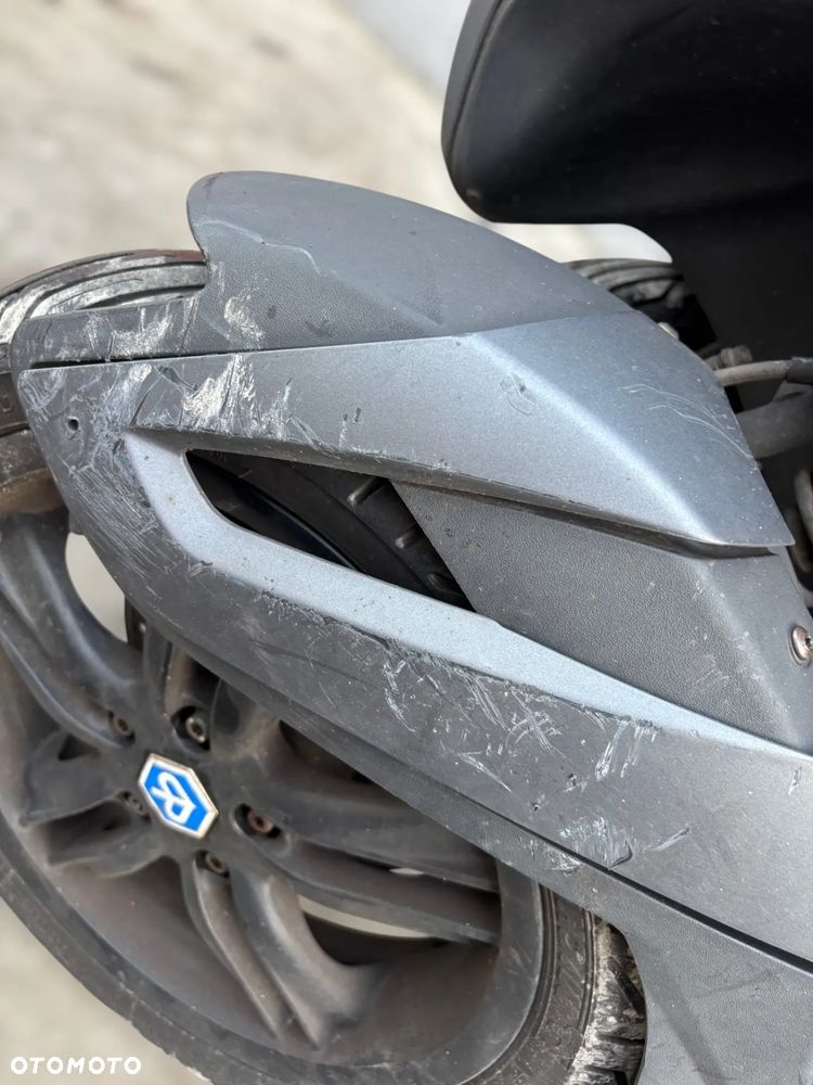 Piaggio MP-3 - 15