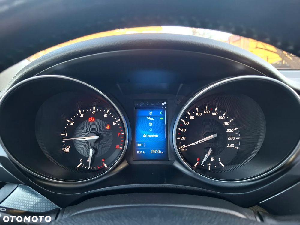 Toyota Avensis 1.8 Premium - 32